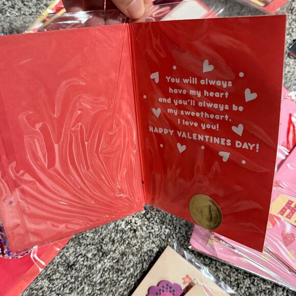 Lot of 25 Valentine's Day Cards, Envelopes VOILA Factory Sealed w/ Sticker Seals - Picture 4 of 7